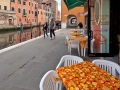 Chioggia-canale-con-bar-in-quinta